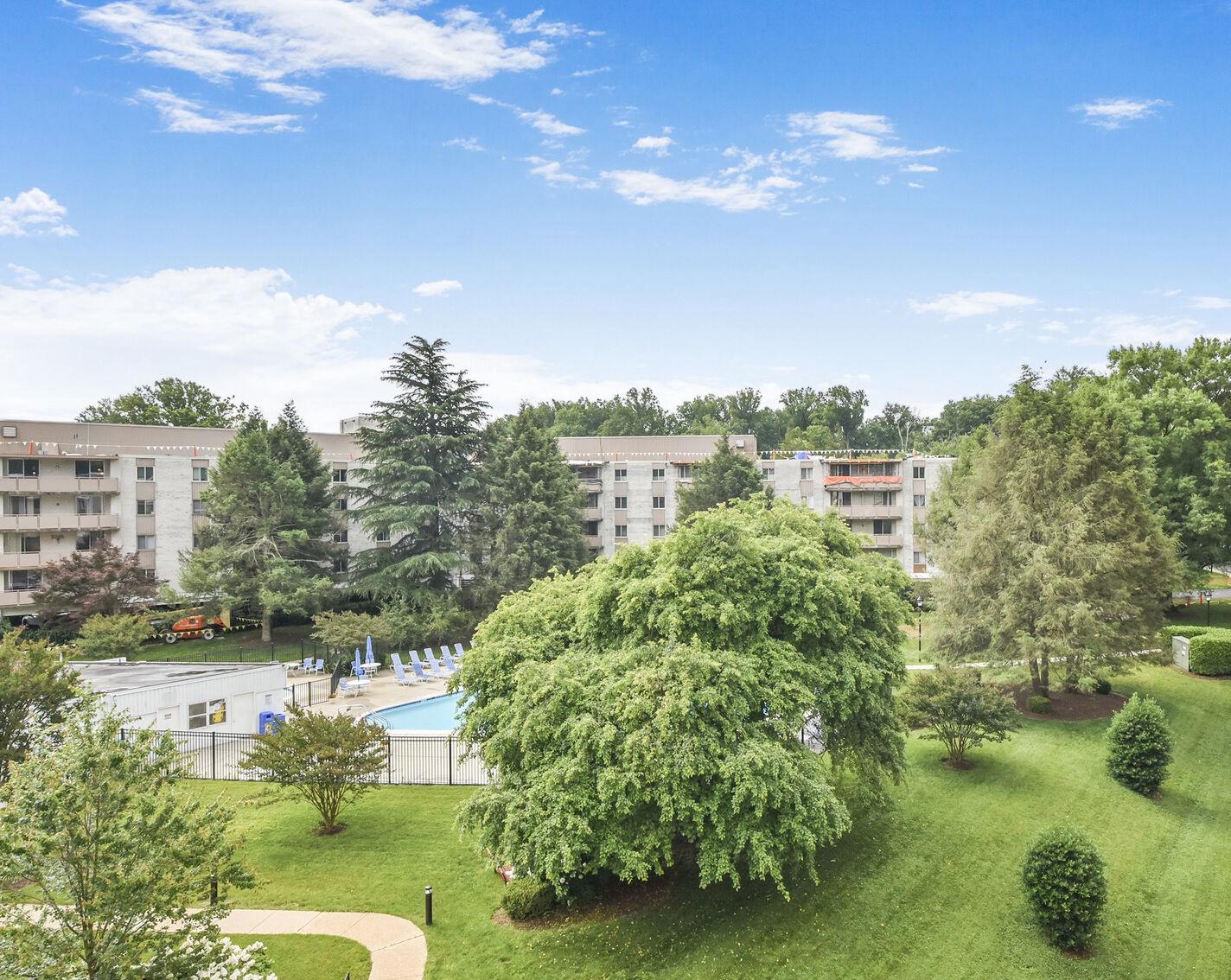 LAKESIDE TERRACE - Residential
