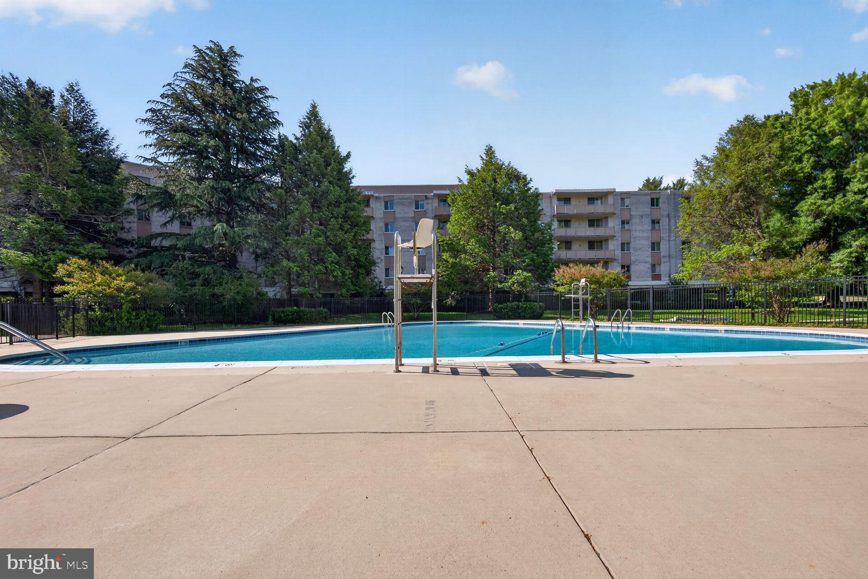 LAKESIDE TERRACE - Residential