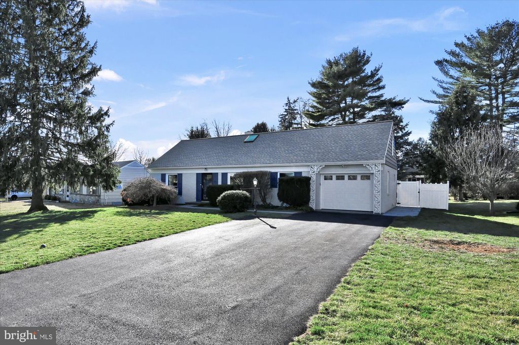 Photo of 1535 SANTA BARBARA DR, LANCASTER, PA 17601 (MLS # PALA2030696)