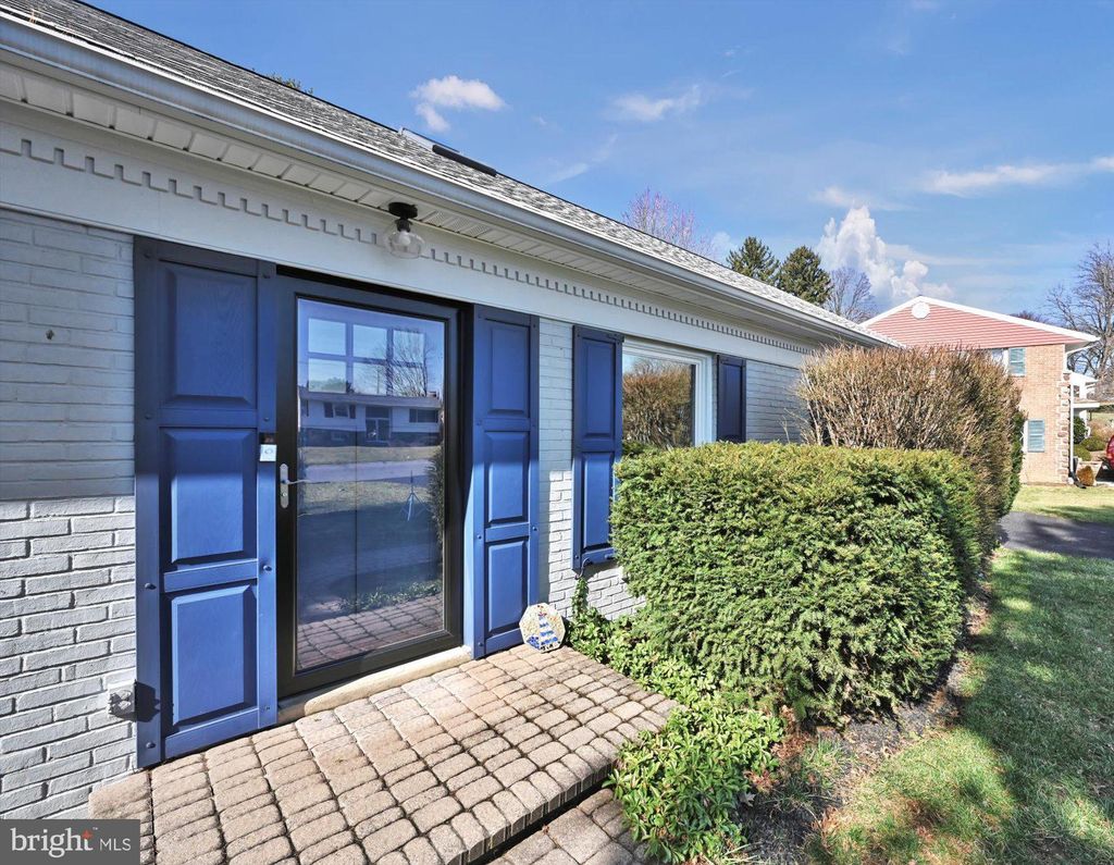 Photo of 1535 SANTA BARBARA DR, LANCASTER, PA 17601 (MLS # PALA2030696)