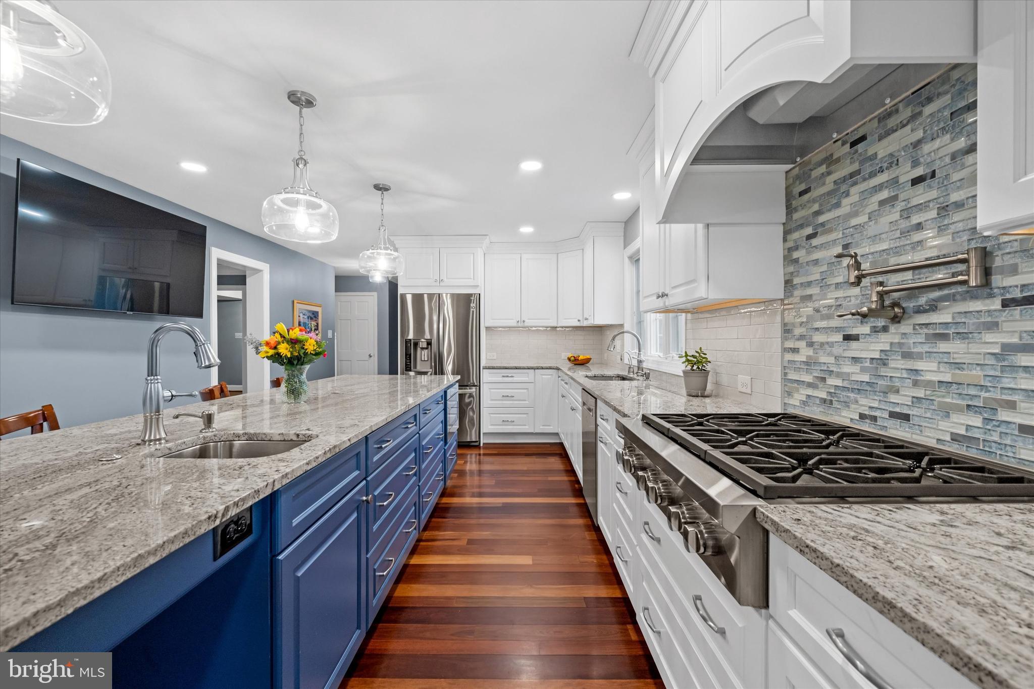 RAVEN HOLLOW - Residential