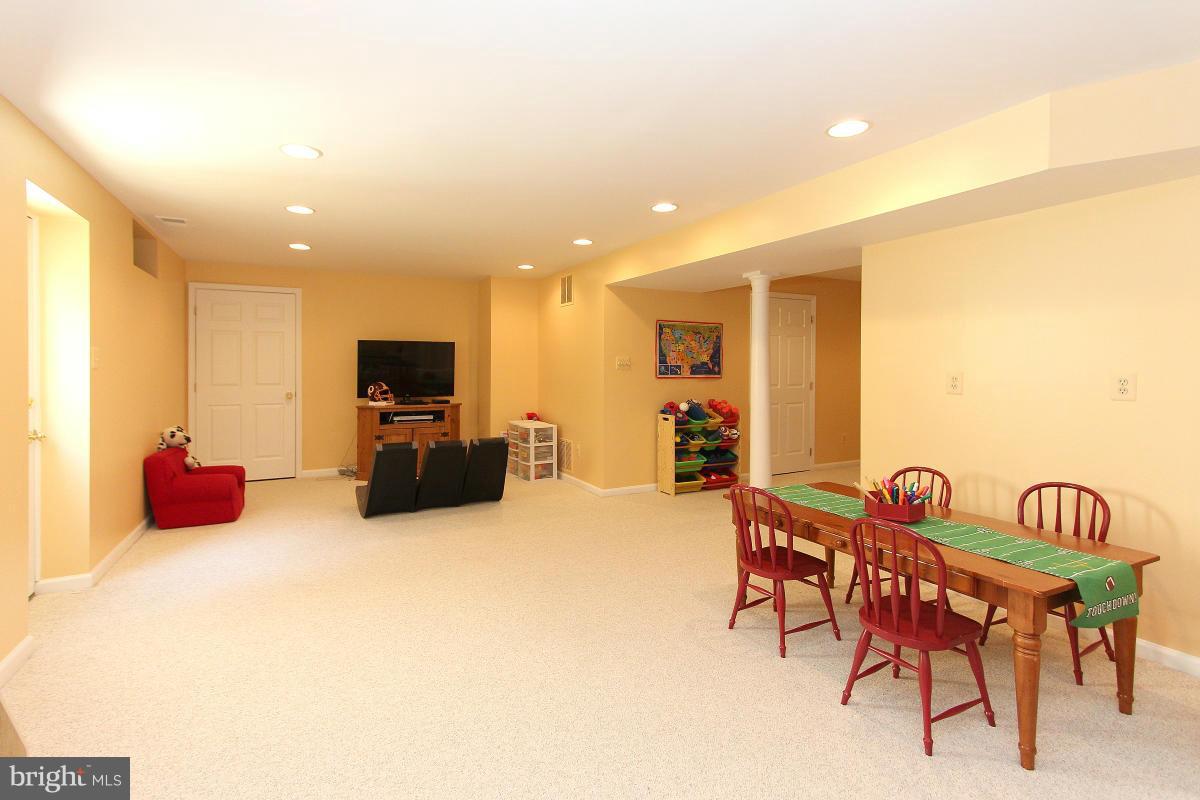 POTOMAC LAKES - Residential