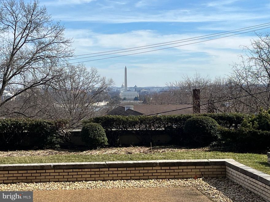 TOTALLY UNIQUE & PRIVATE SPACE W/PRIVATE ENTRANCE-OPEN FLOOR PLAN W/BEDROOM ALCOVE SEPARATED FROM LR BY A RETRACTABLE ROOM DIVIDER (NOT A SEPARATE, FULL BR BUT LARGE ENOUGH FOR A QUEEN SIZE BED) A SPACIOUS DEFINED DINING ROOM & LIVING ROOM W/13 FT. CEILING & WALL OF GLASS OPENING TO A LARGE PATIO- THE PERFECT SPOT FOR ENTERTAINING. THIS SPECIAL UNIT EVEN HAS A VIEW OF THE MONUMENTS!! 728 SQ.FT. IN PROSPECT HOUSE, A LUXURY CONDO WITH HEATED OLYMPIC STYLE POOL, STATE OF THE ART EXERCISE RM, 24 HOUR FRONT DESK STAFF , SECURITY & A CONVENIENCE STORE/DRY CLEANERS.  ALL LOCATED JUST 5 BLOCKS TO THE ROSSLYN METRO, 2 BLOCKS TO THE IWO JIMA PARK & MINUTES TO SHOPPING & RESTAURANTS.  THE MONTHLY CONDO FEE COVERS UTILITIES. THIS UNIT IS A REAL FIND.