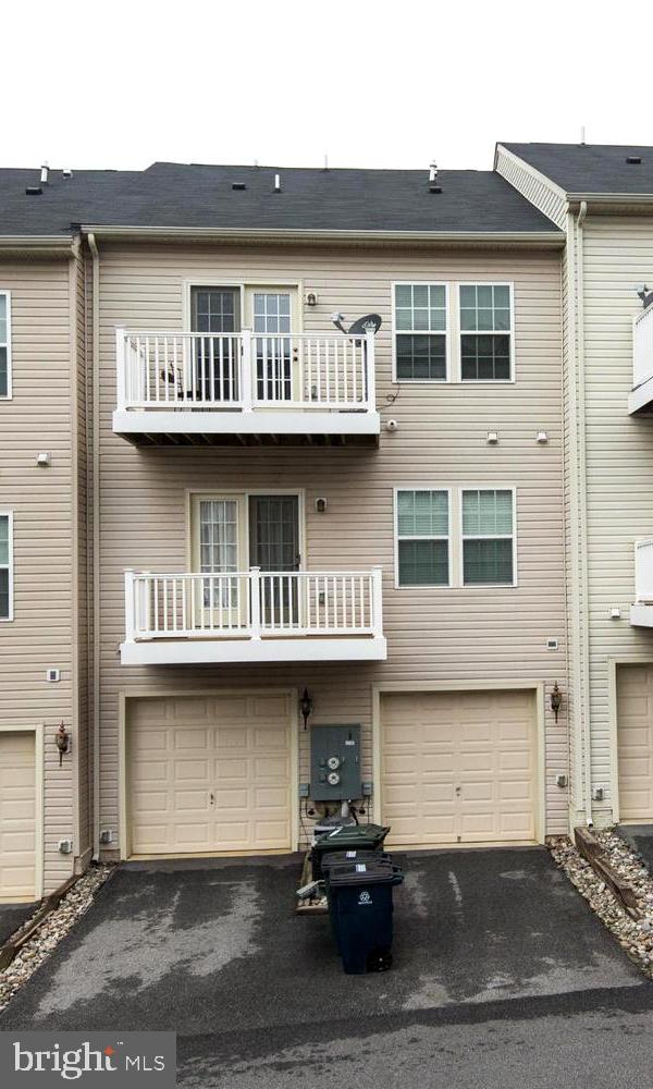 THE POINTE/VISTAS AT VA - Residential Lease