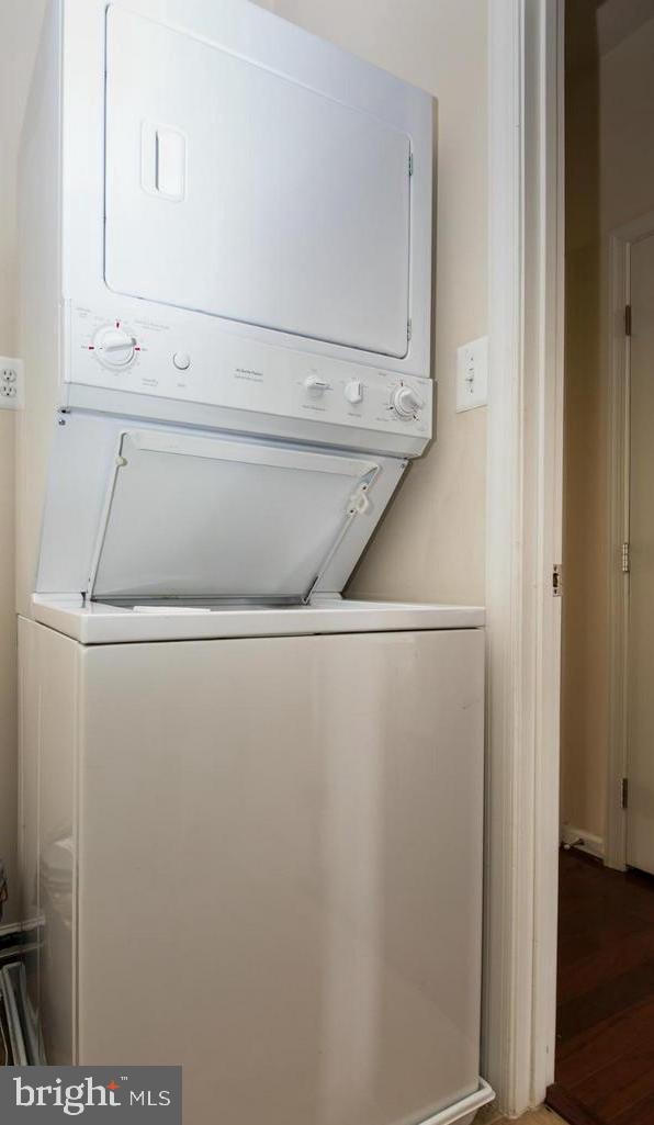 THE POINTE/VISTAS AT VA - Residential Lease