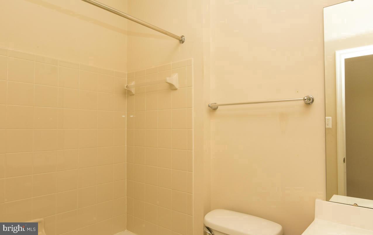 THE POINTE/VISTAS AT VA - Residential Lease