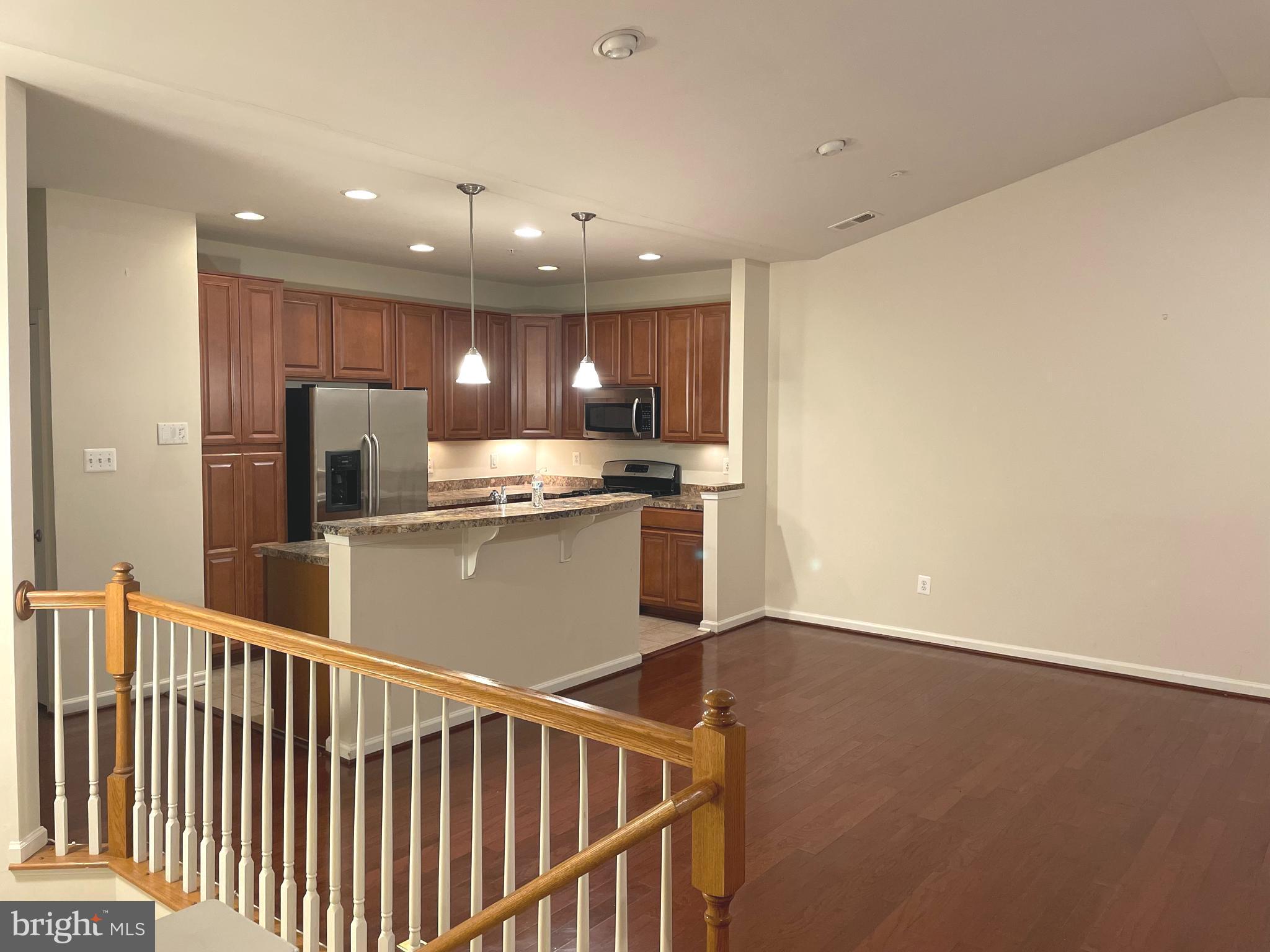 THE POINTE/VISTAS AT VA - Residential Lease