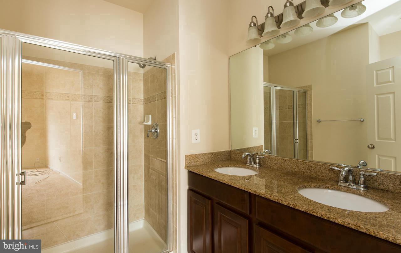 THE POINTE/VISTAS AT VA - Residential Lease