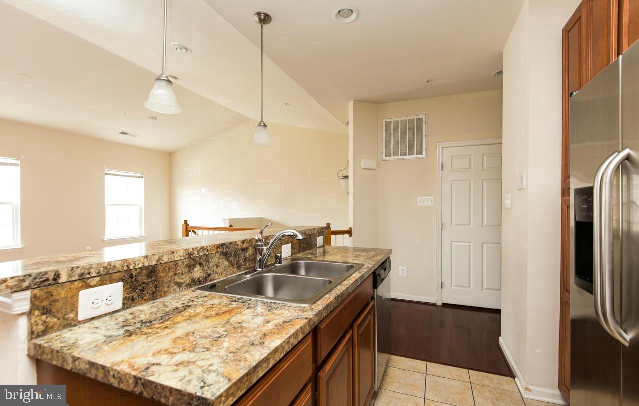 THE POINTE/VISTAS AT VA - Residential Lease