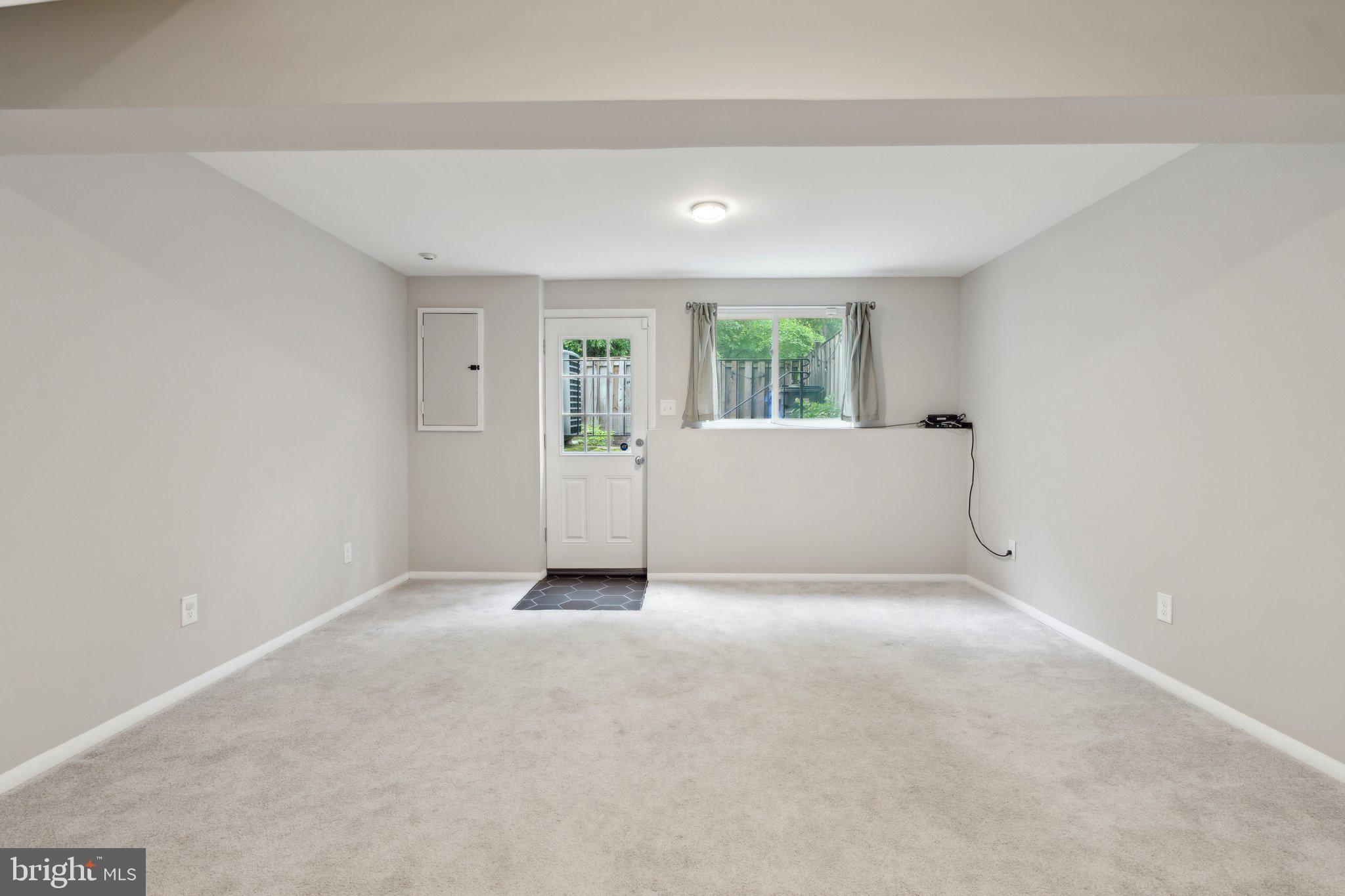 D EVEREUX WEST - Residential