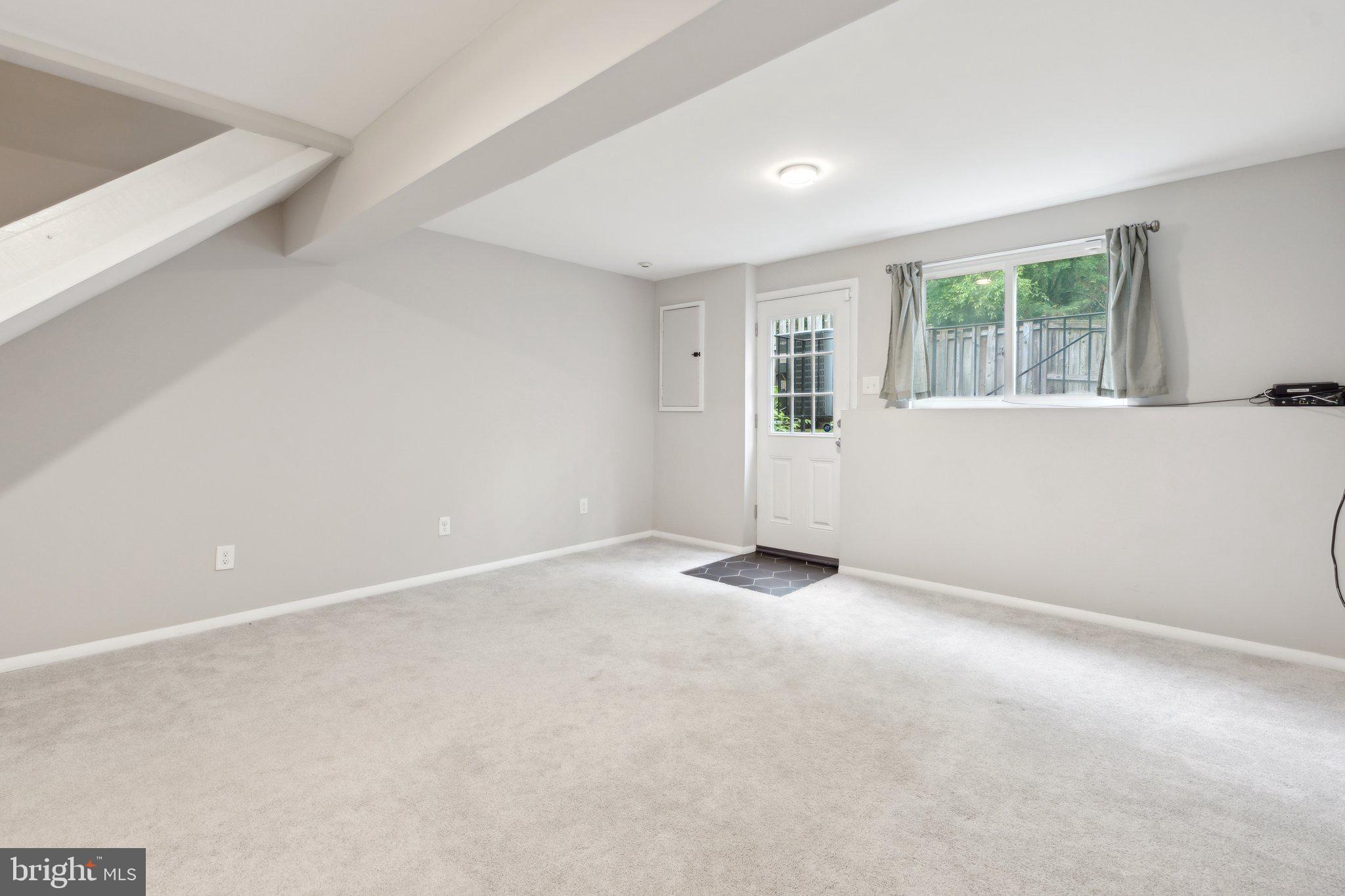 D EVEREUX WEST - Residential