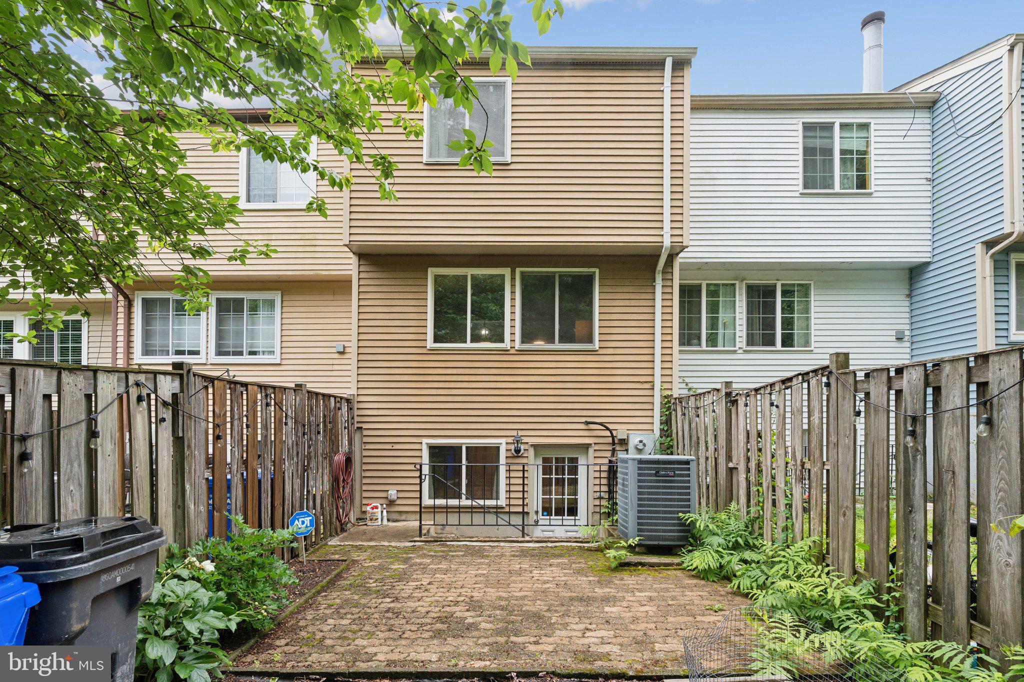 D EVEREUX WEST - Residential