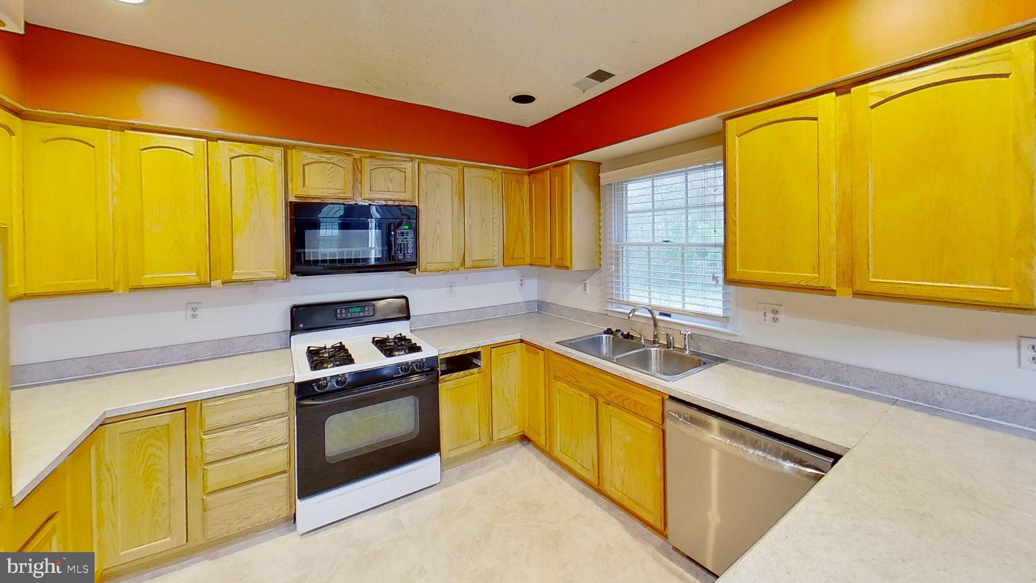 ST CHARLES SUB - DORCHESTER - Residential Lease