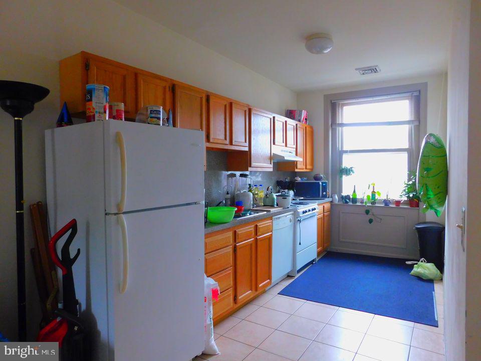 TEMPLE UNIVERSITY - Residential Lease