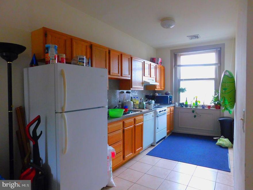 AVAILABLE AUGUST 5, 2024!!!

This location cannot be better! ...Amazing 3rd fl apartment in the Temple University district is available on August 5th. 3 Bedrooms/1 Bathroom unit is located on the highly desirable 1600 block of Diamond St (1/2 block away from Diamond Pizza!). The kitchen has plenty of cabinet and counter space and a dishwasher. Tile in common rooms, carpet in bedrooms. Washer/dryer in unit. Walk to campus, the Broad Street line and restaurants/shops. Convenient tenant portal for communicating maintenance requests and paying/tracking rent payments. $1685/Month, tenants pay for all utilities...1 month's rent is required to take the unit off the market.