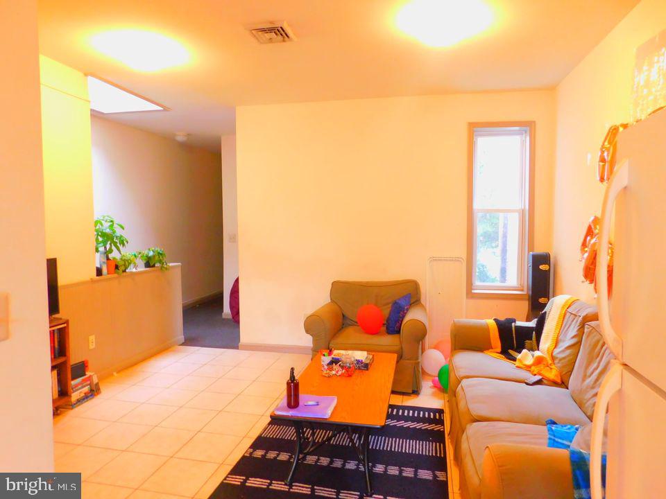 TEMPLE UNIVERSITY - Residential Lease