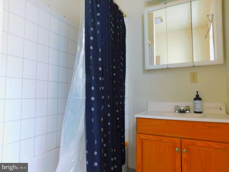 TEMPLE UNIVERSITY - Residential Lease