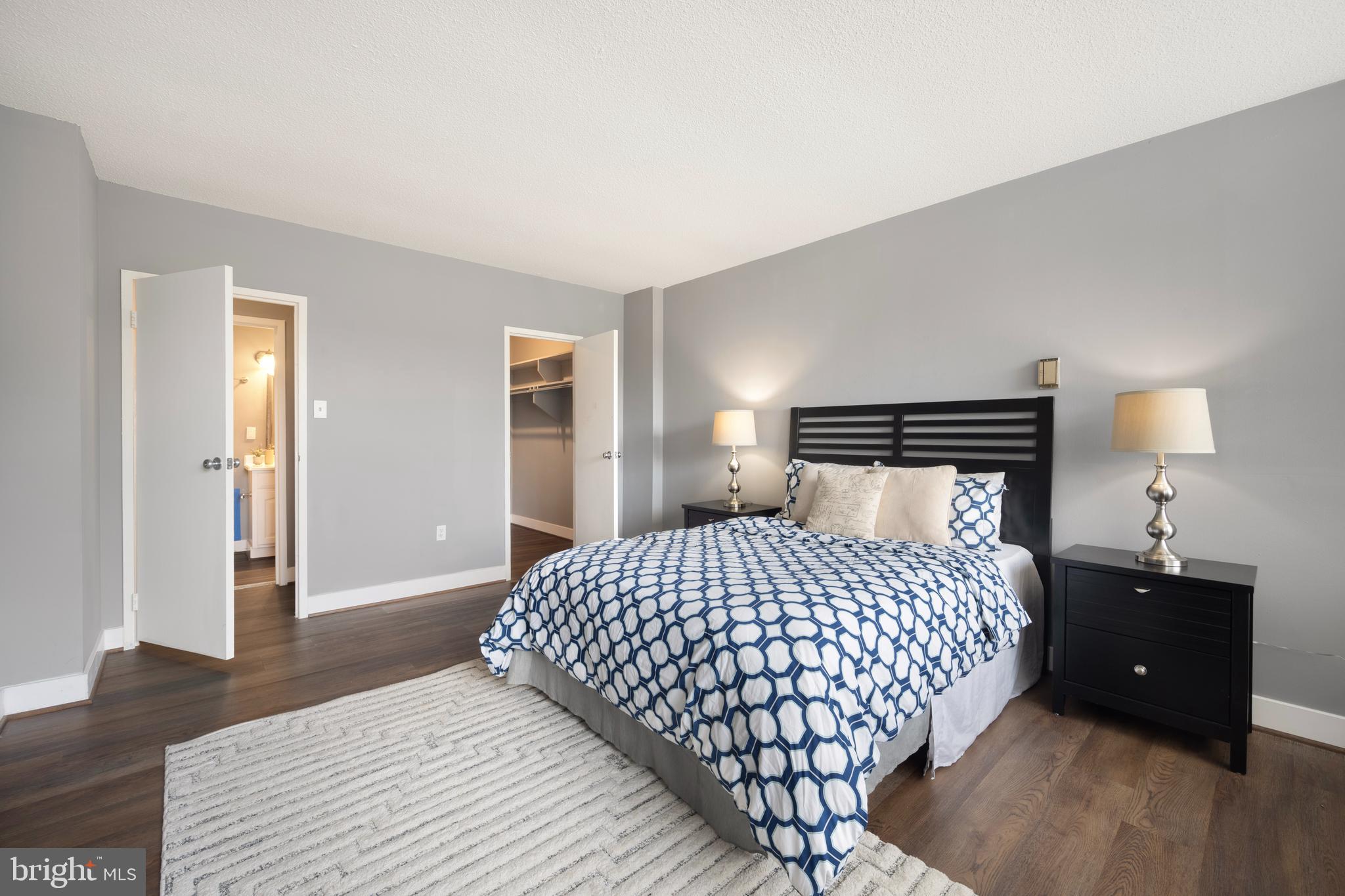 HYDE PARK - Residential