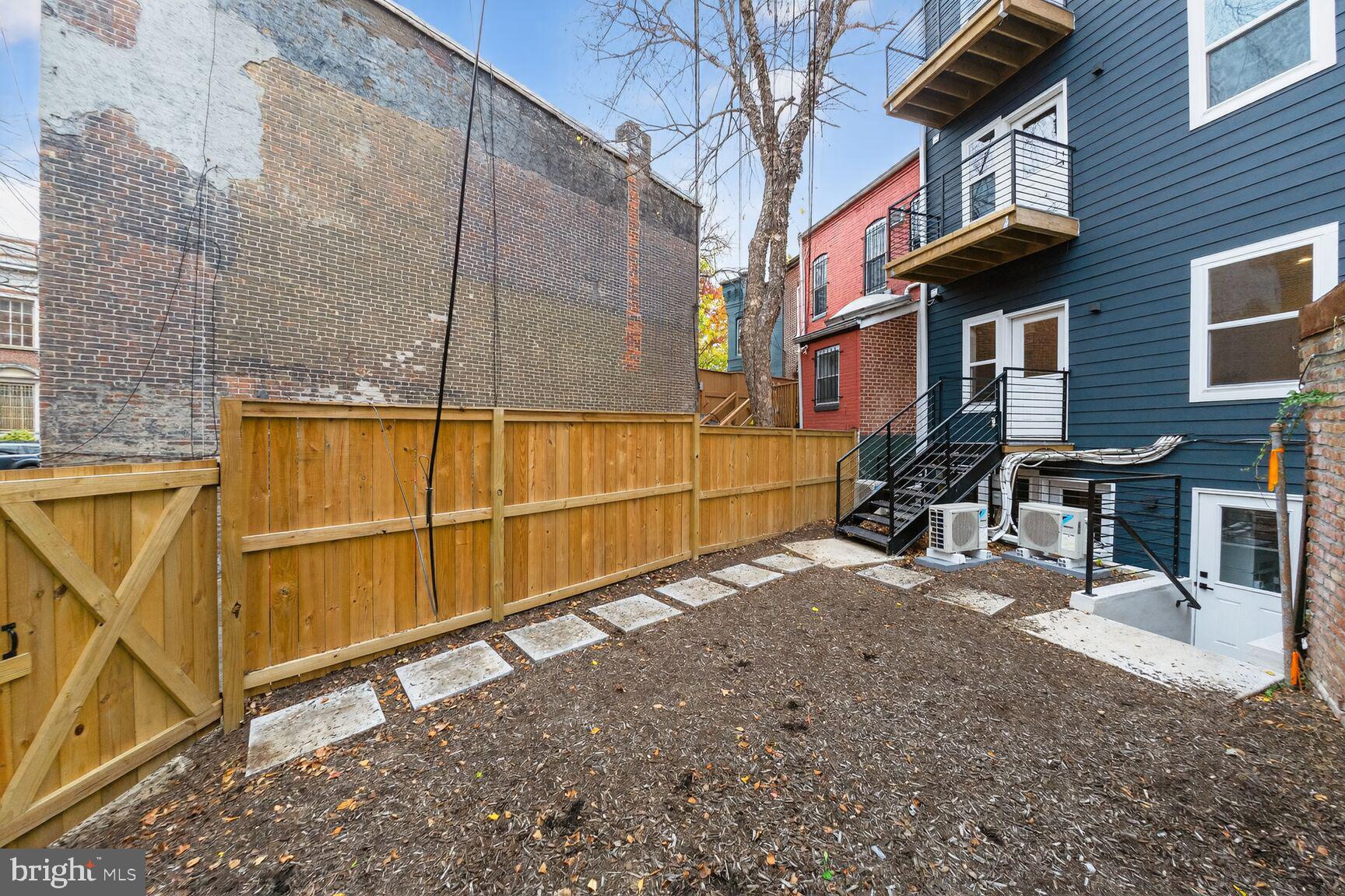 709 MASSACHUSETTS AVENUE NE