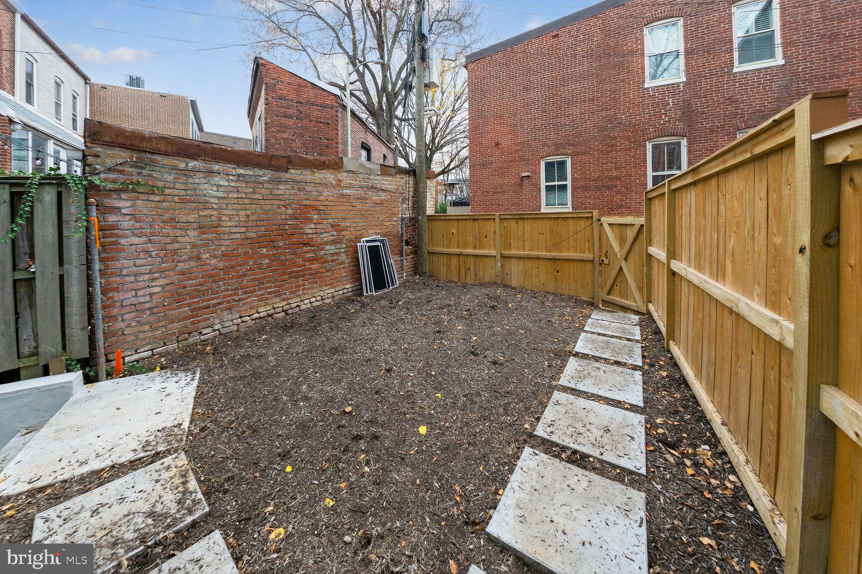 709 MASSACHUSETTS AVENUE NE