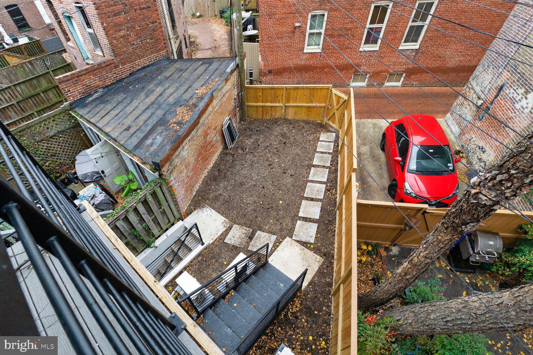 709 MASSACHUSETTS AVENUE NE