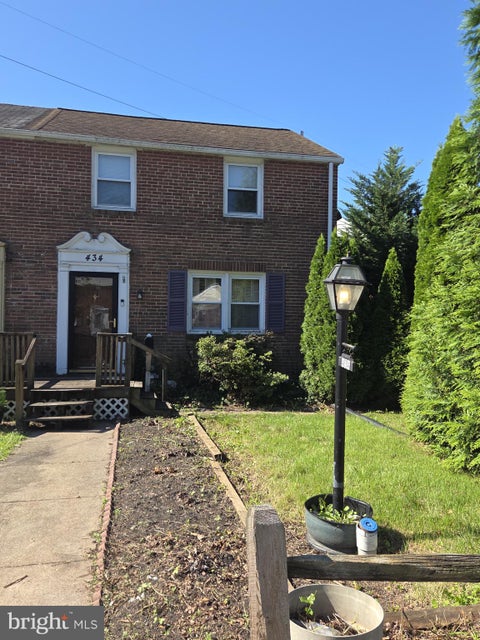 Townhouse For Sale - 434 Forest Drive<br/> New Castle County, WILMINGTON, DE 19804
