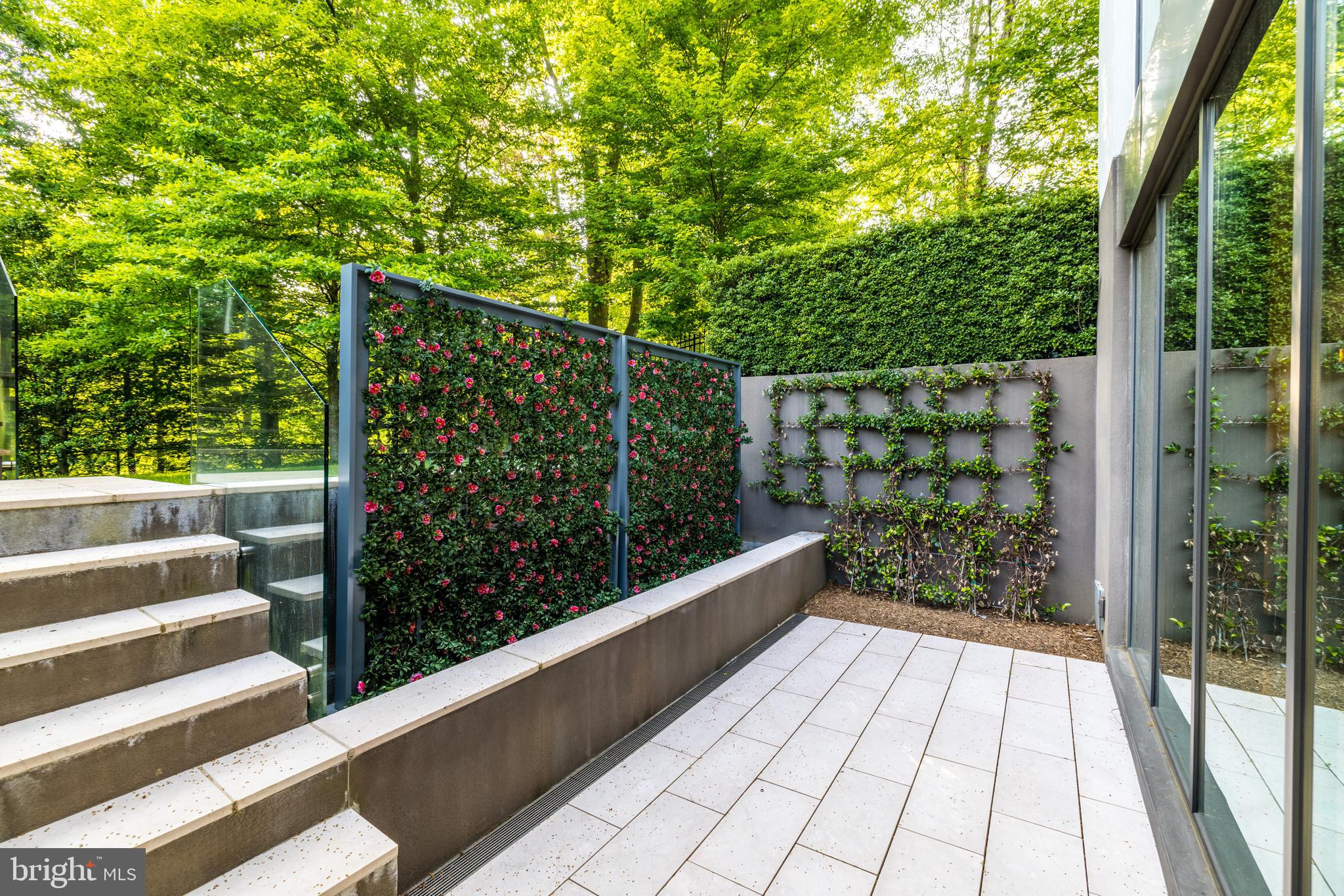 ARLINGWOOD - Residential