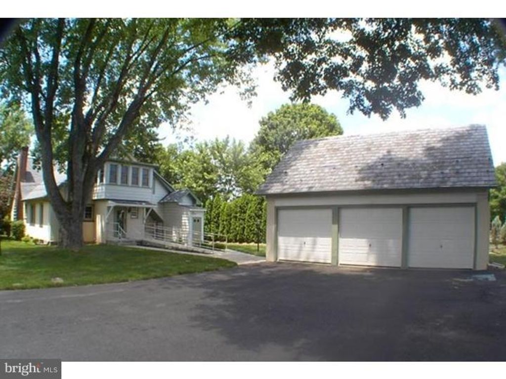 Photo of 140 W Butler Avenue #2ND FLOOR, CHALFONT, PA 18914 (MLS # PABU2105478)