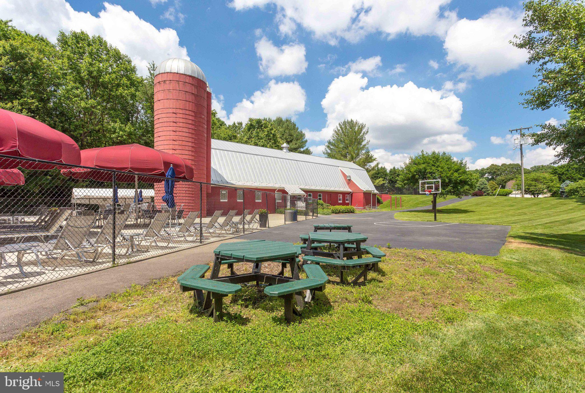 HUNTER MILL ESTATES - Residential