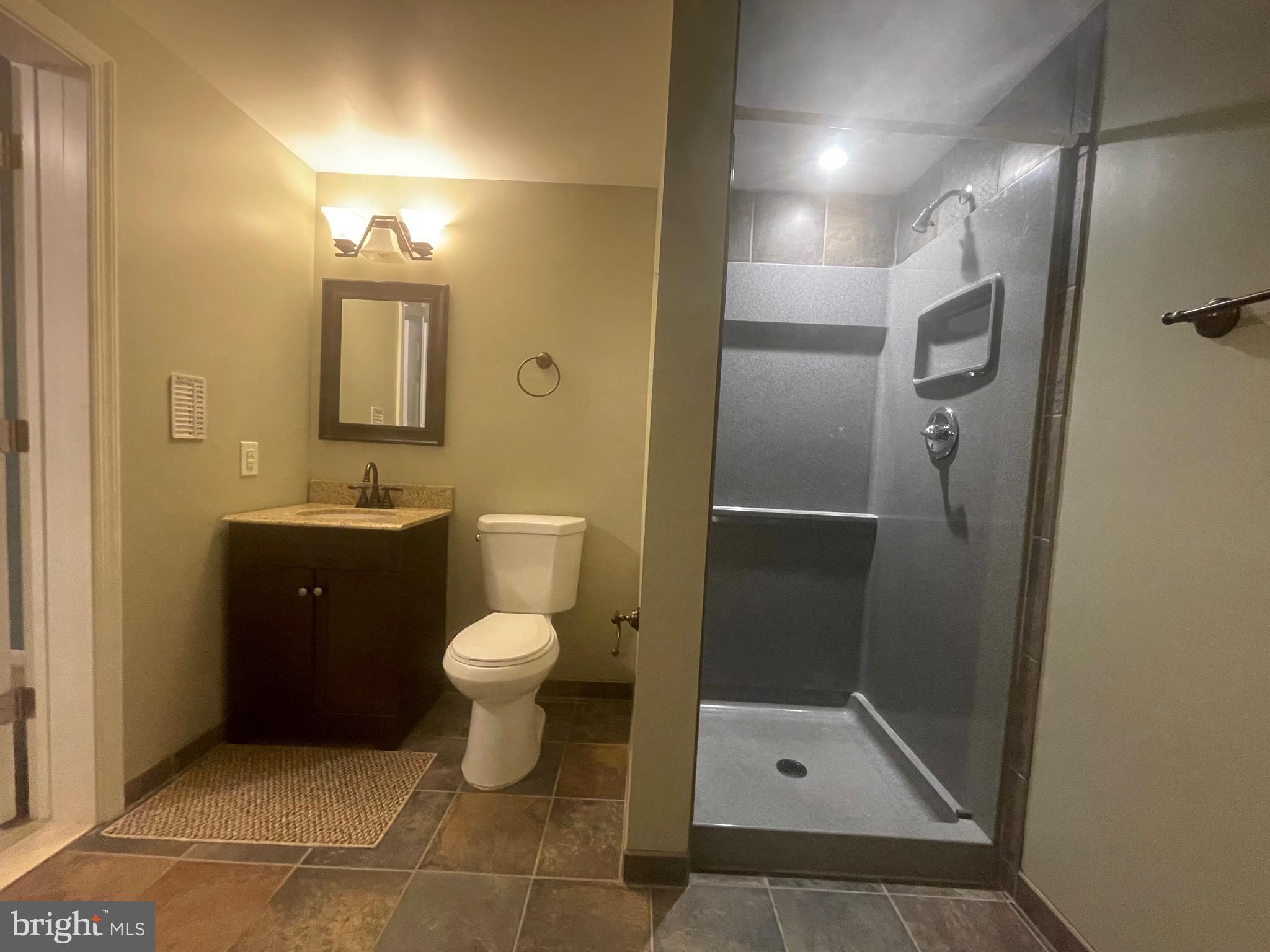 BROADVIEW - Residential Lease