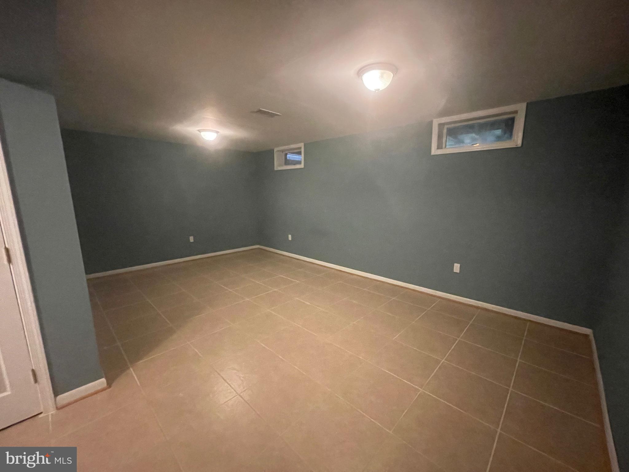 BROADVIEW - Residential Lease