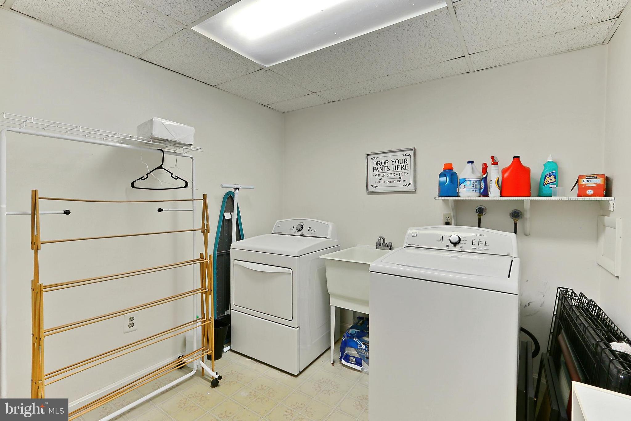 PINECREST - Residential