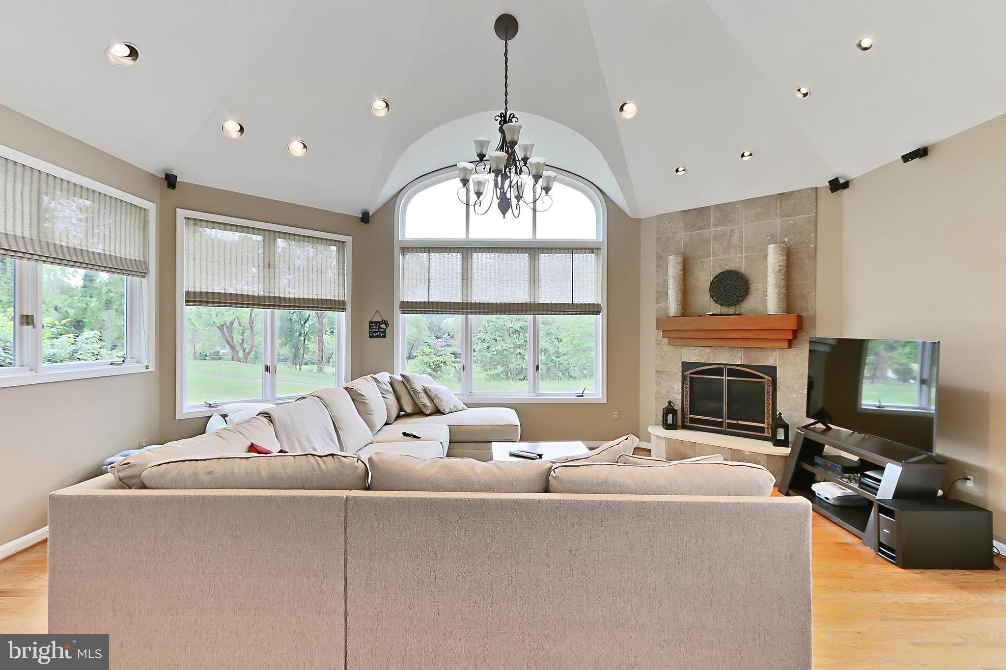 PINECREST - Residential