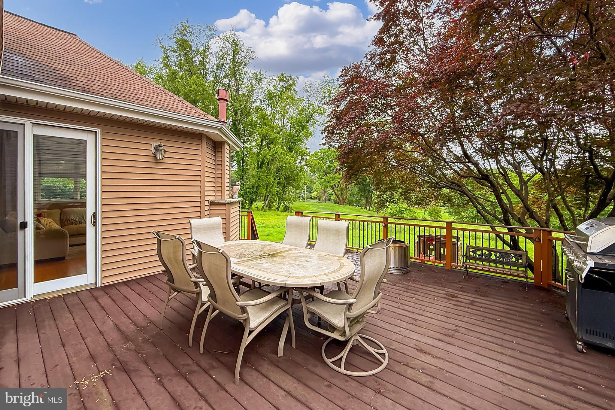 PINECREST - Residential