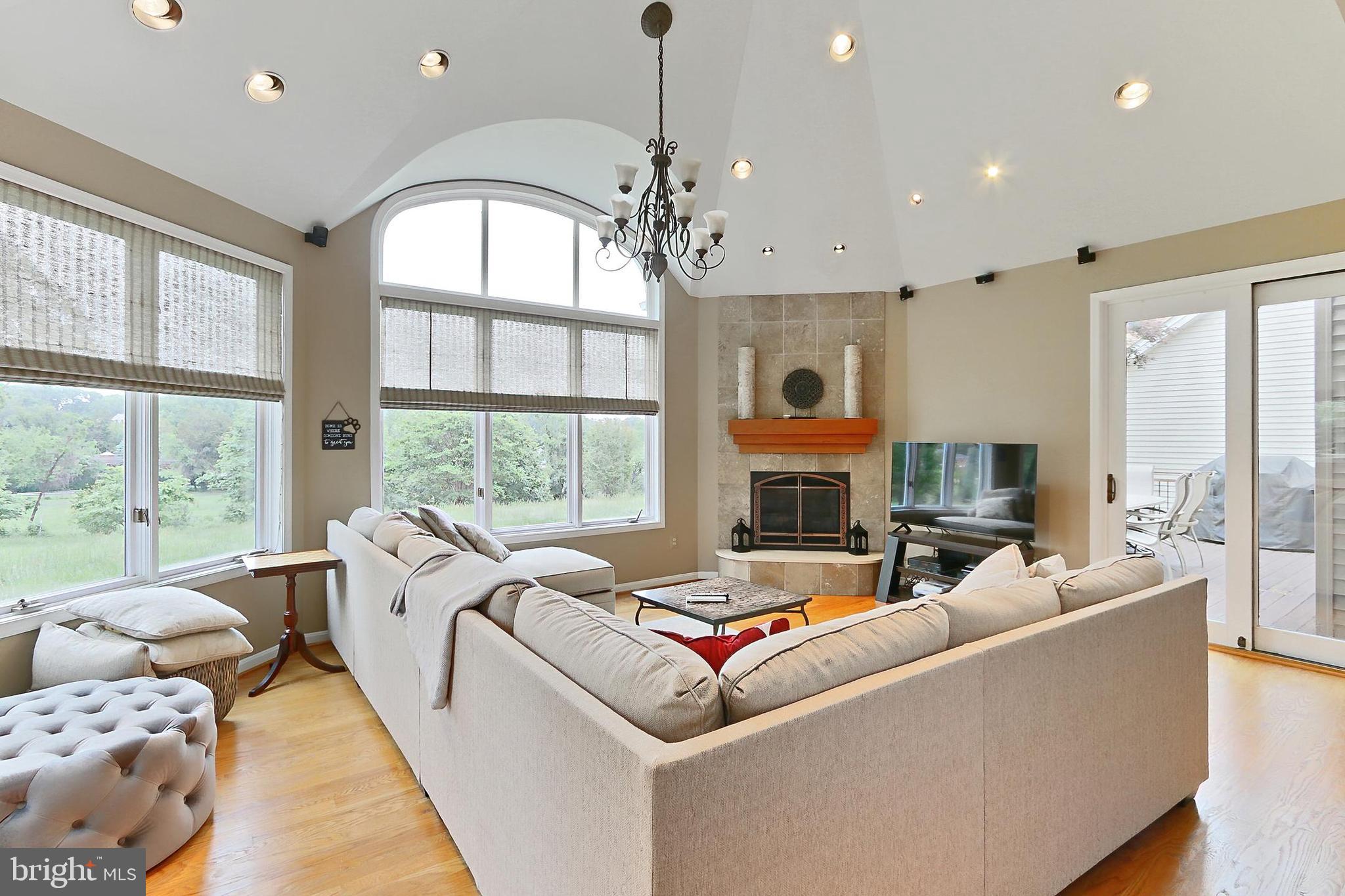 PINECREST - Residential