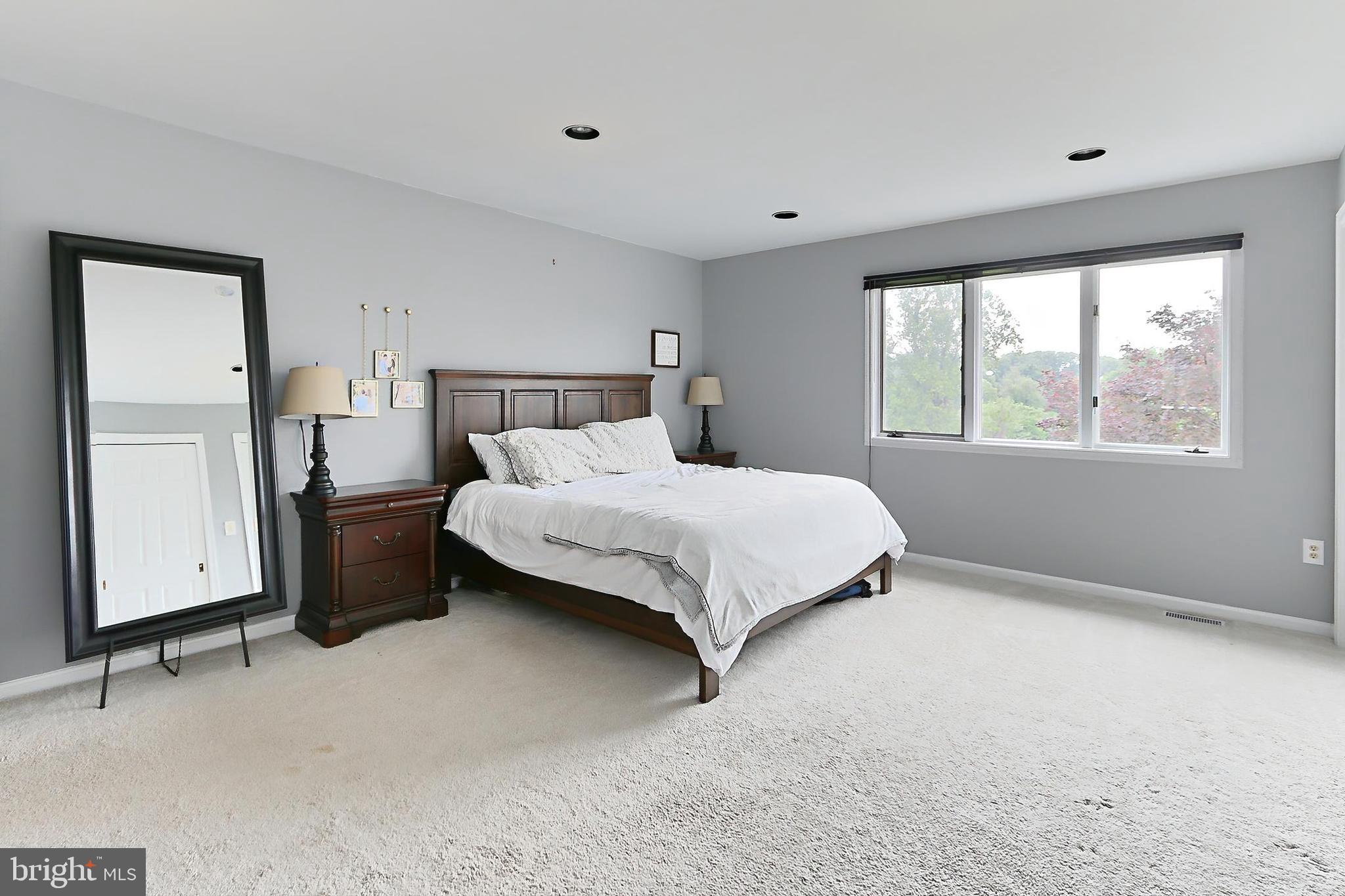 PINECREST - Residential