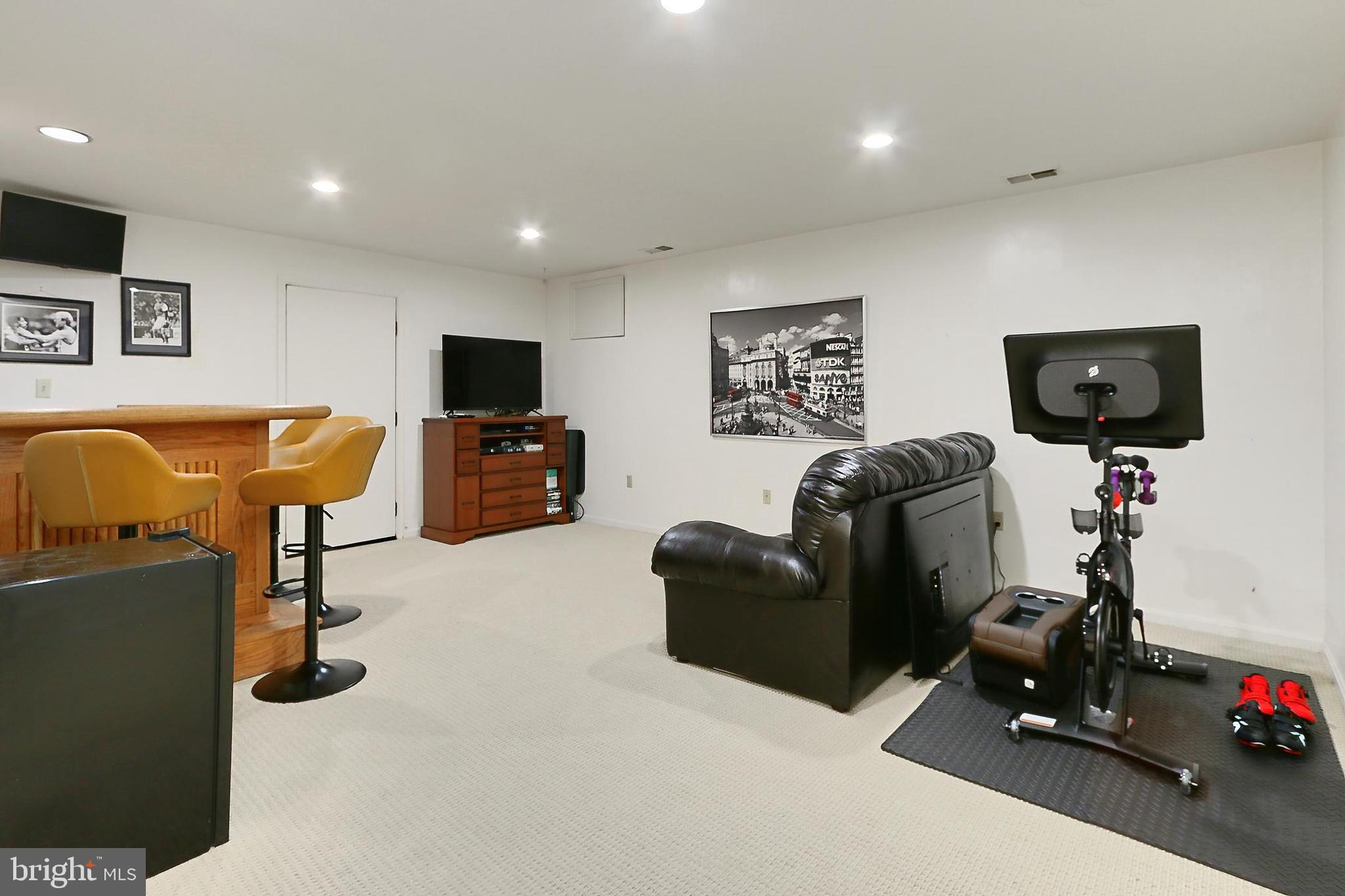 PINECREST - Residential