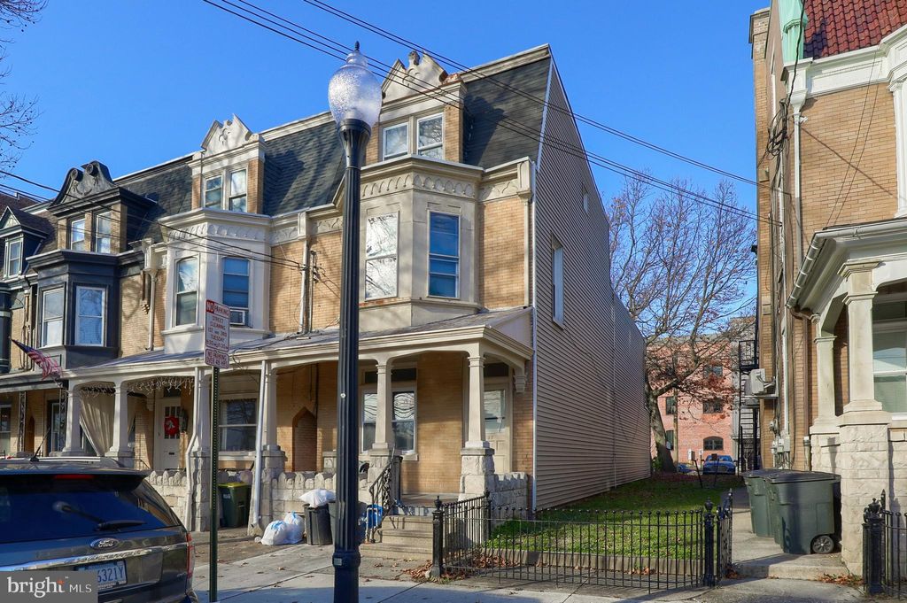 Photo of 37 W James Street, Lancaster, PA 17603 (MLS # PALA2044818)