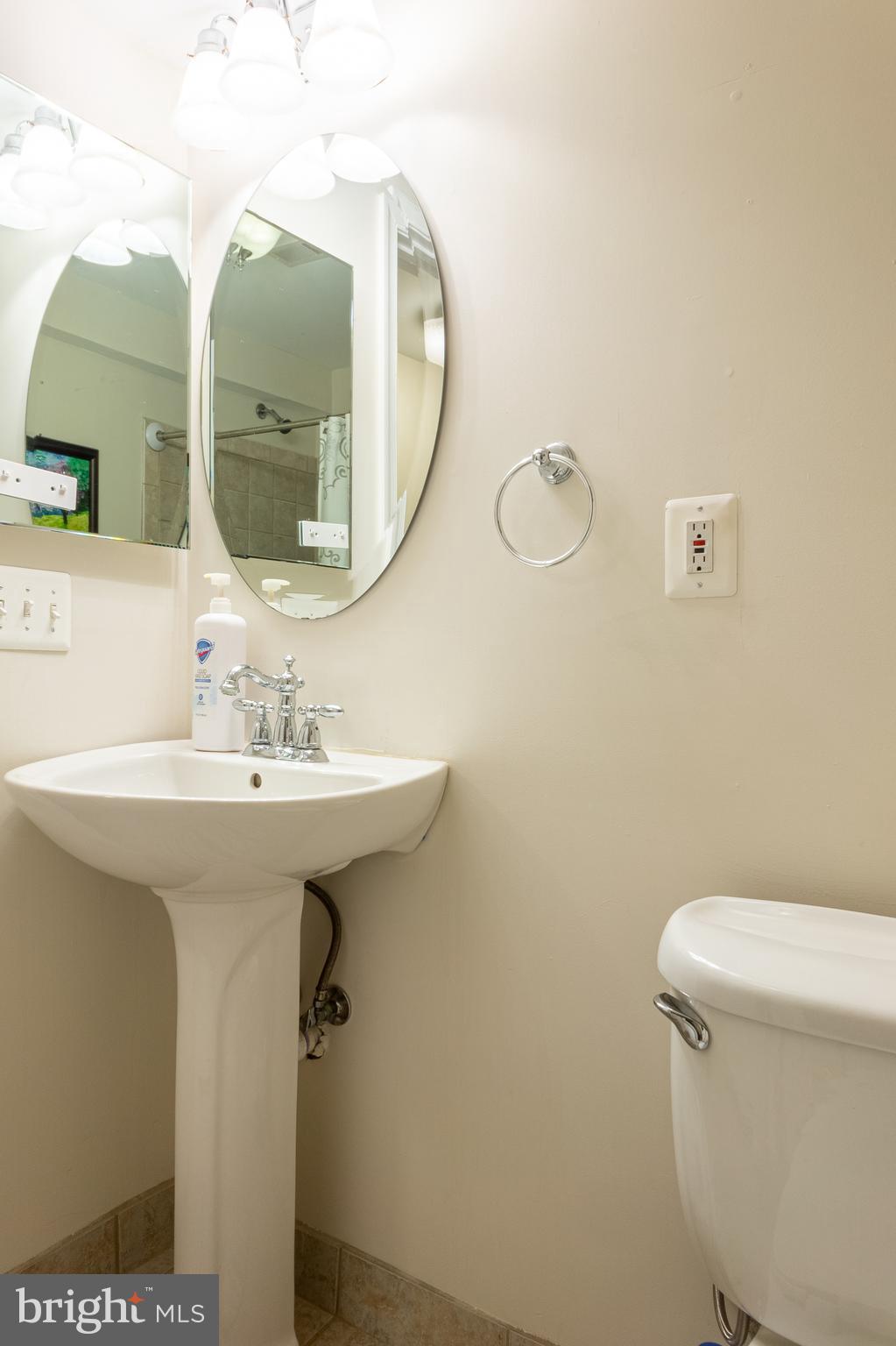 GREENS AT FAIR LAKES - Residential Lease