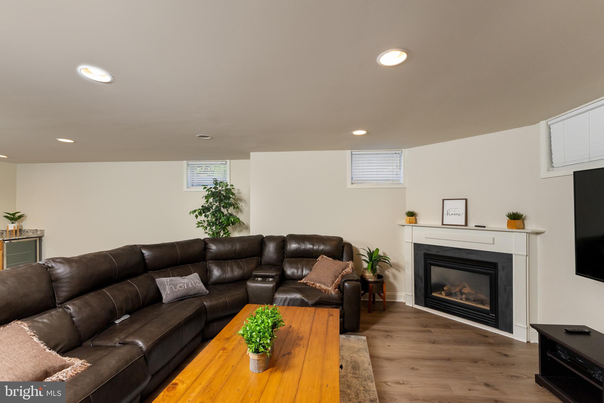 CHANTILLY HIGHLANDS - Residential