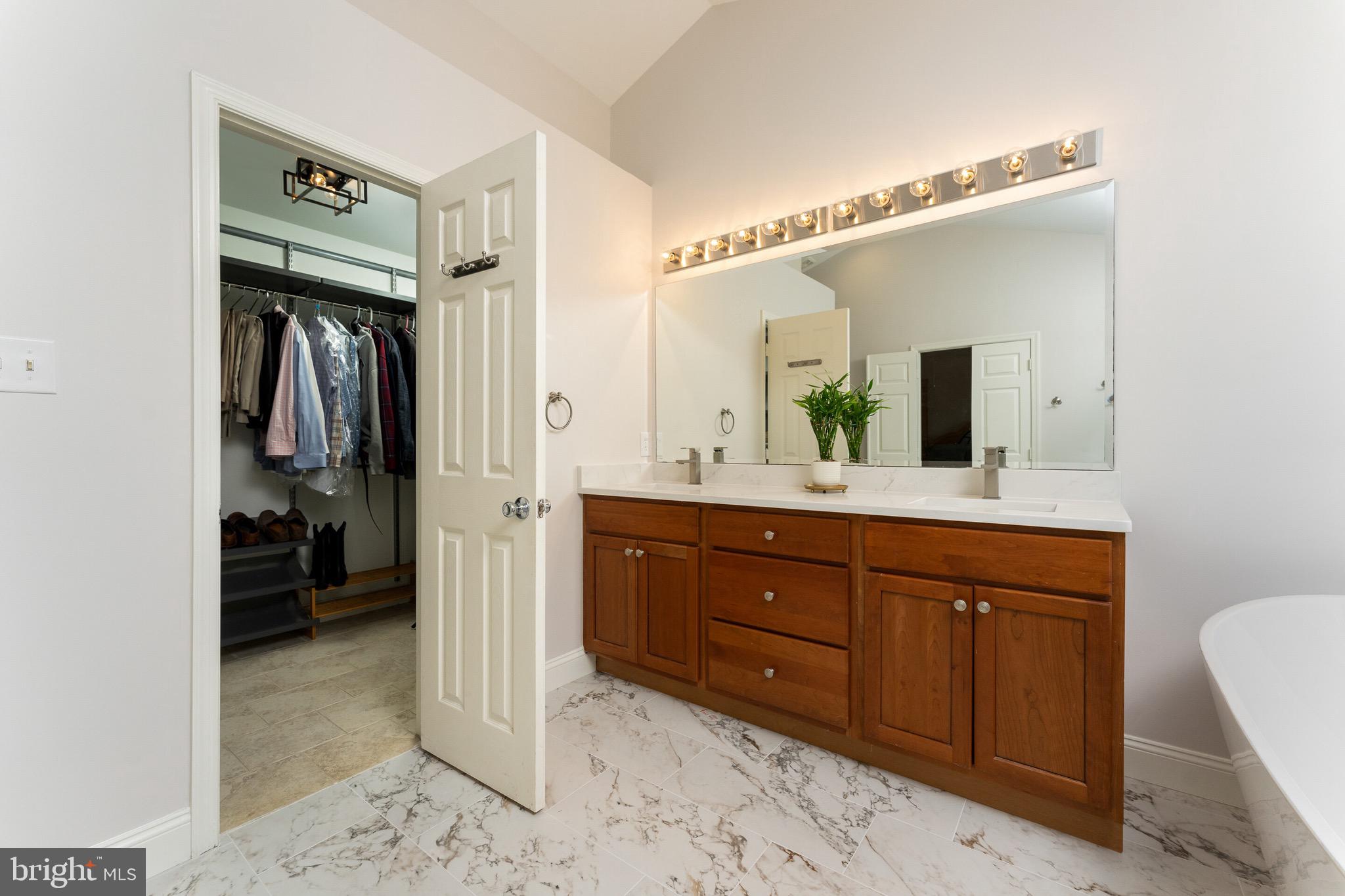 CHANTILLY HIGHLANDS - Residential