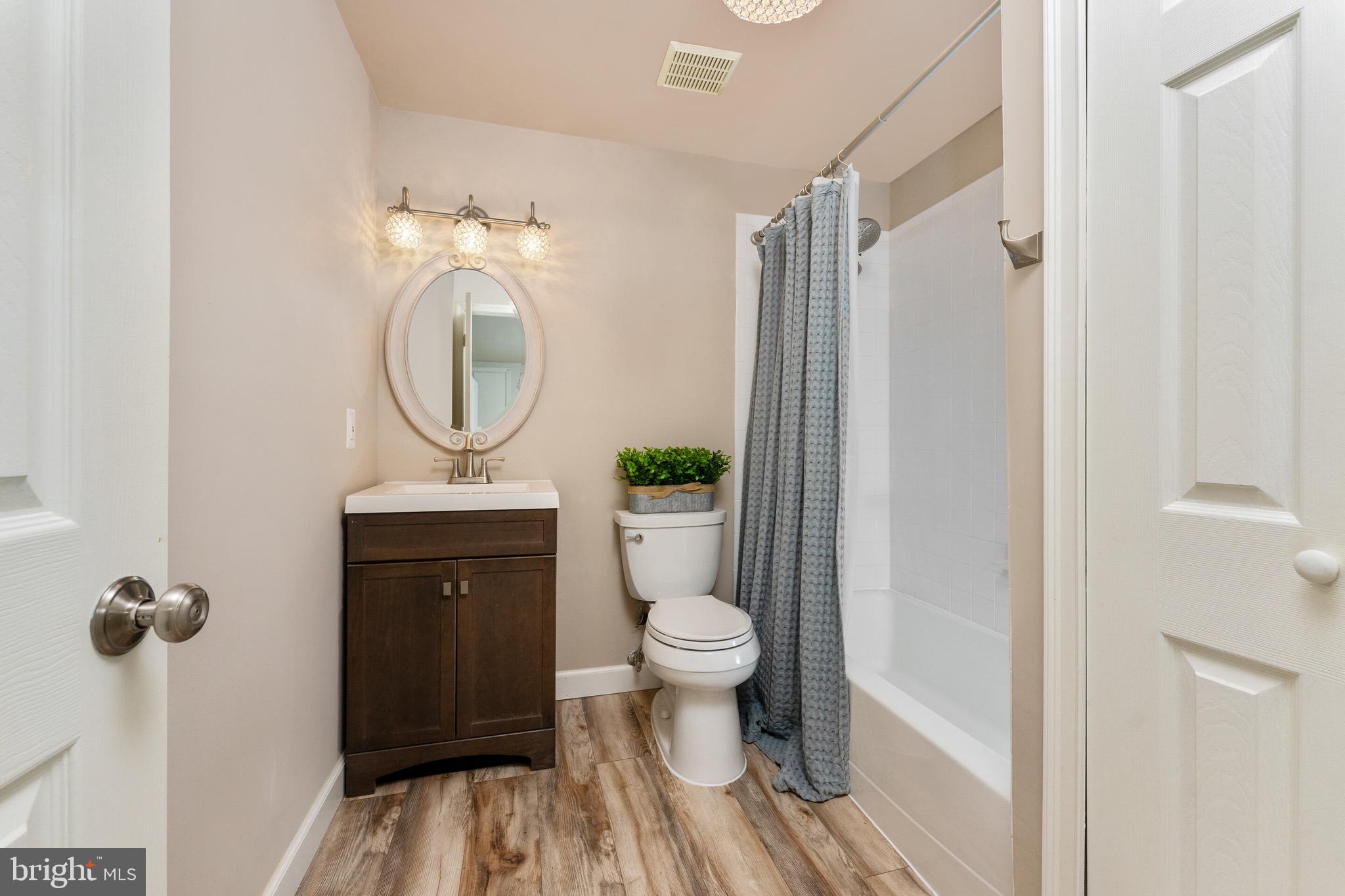 CHANTILLY HIGHLANDS - Residential