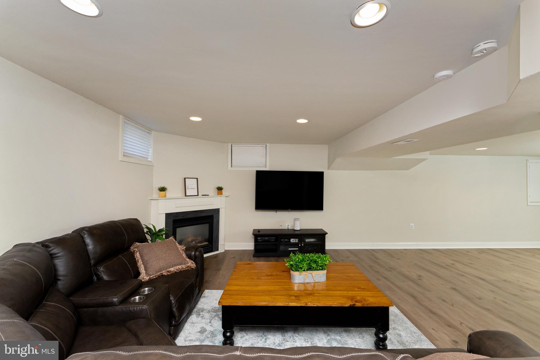 CHANTILLY HIGHLANDS - Residential