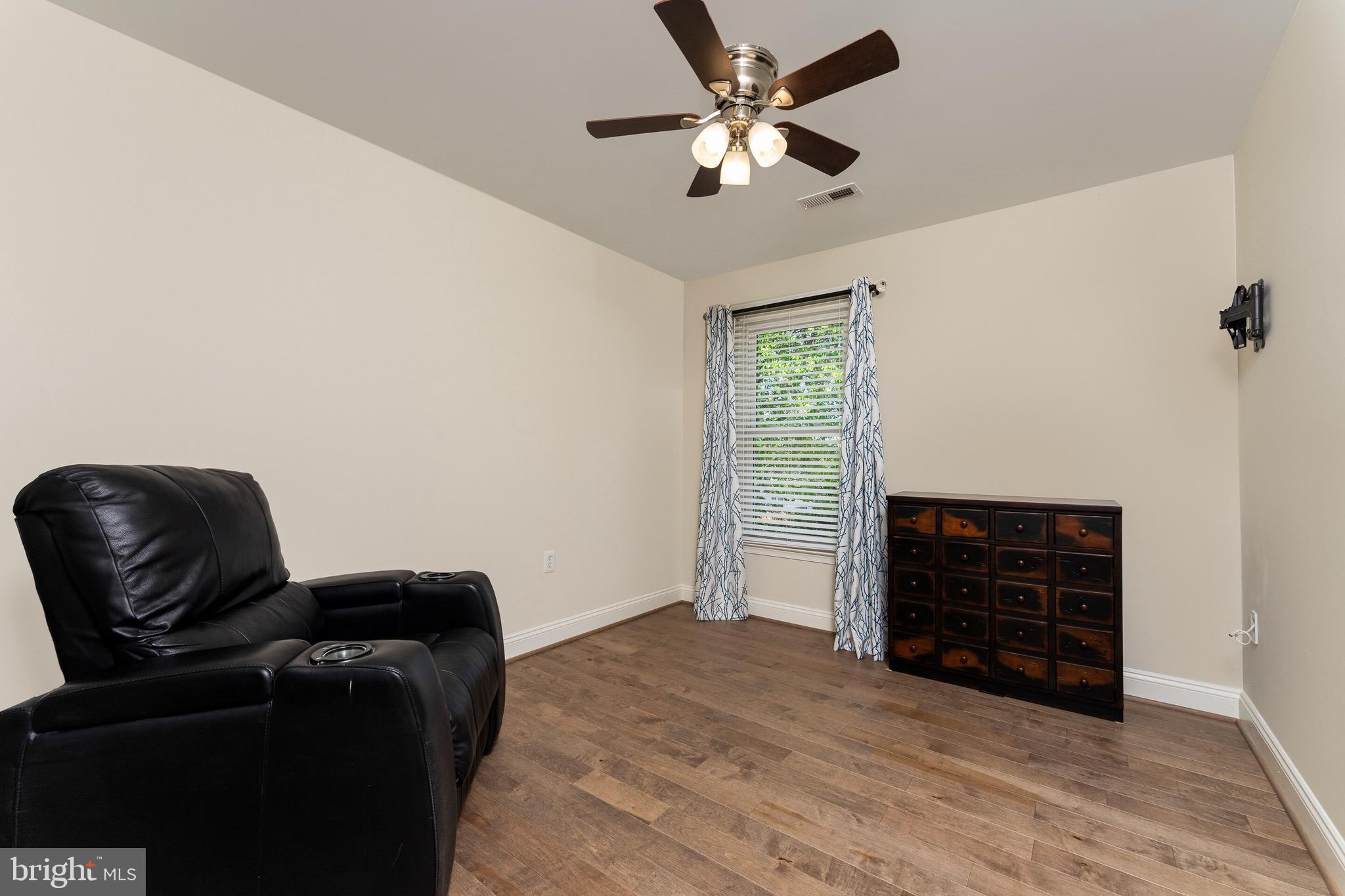 CHANTILLY HIGHLANDS - Residential