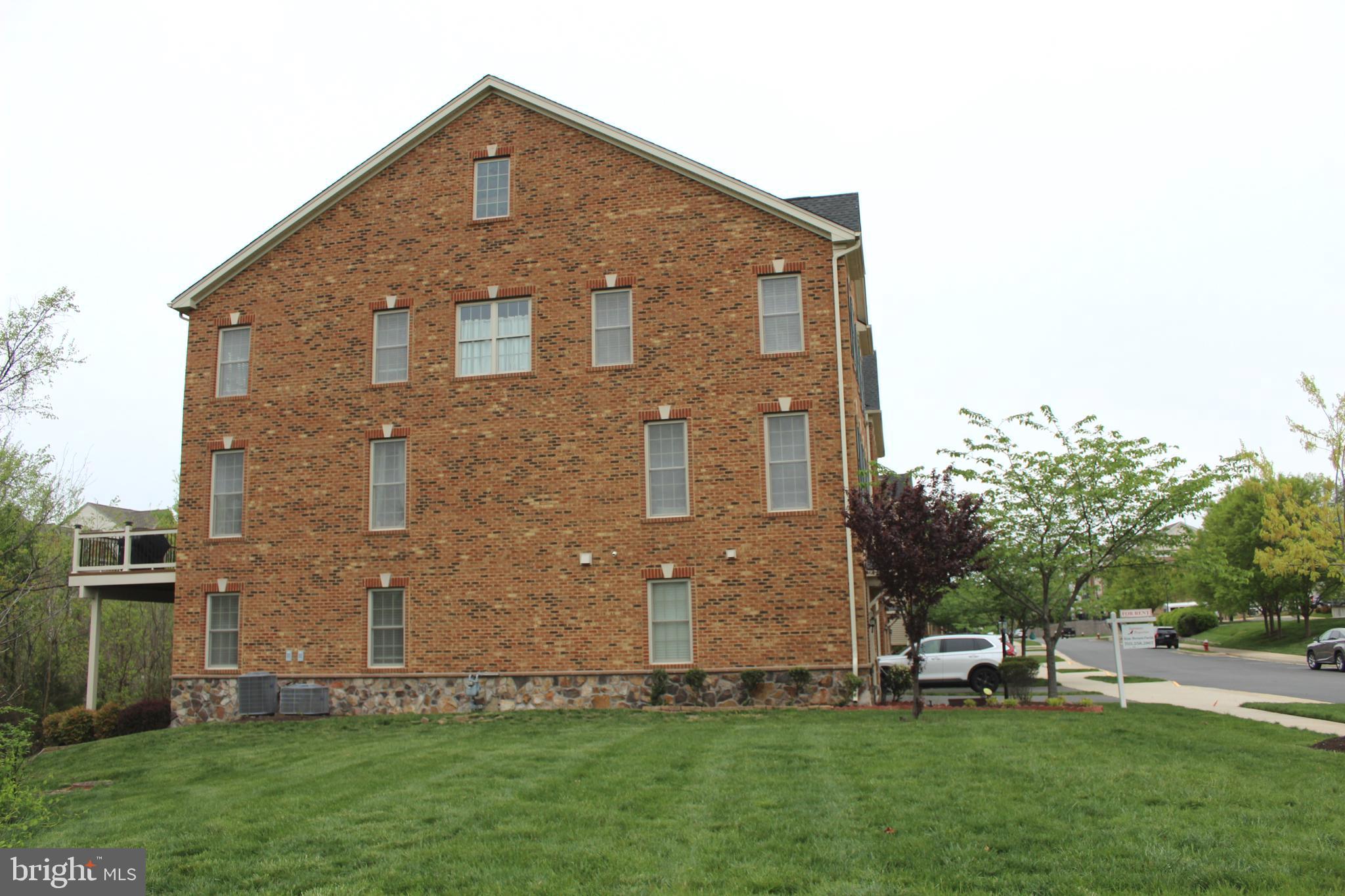 MOOREFIELD STATION - Residential Lease