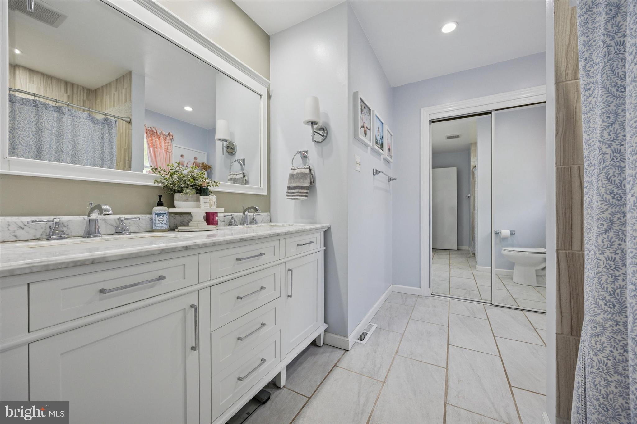 STRAWBERRY RIDGE - Residential