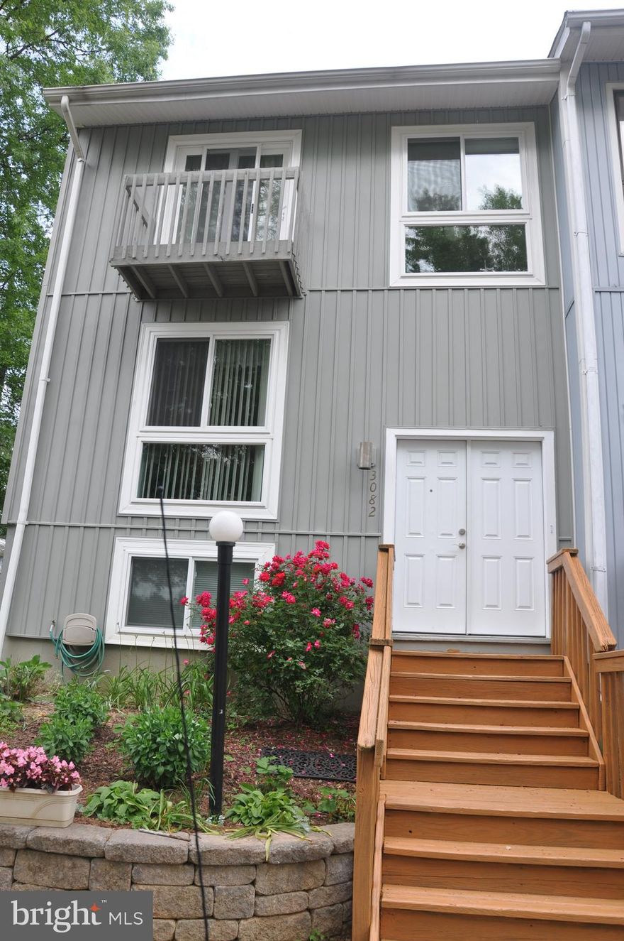 Prime location: to Vienna Metro, route 50, RT 123, Oakton High, Metro bus in the corner, townhome right in front of school bus stop, 2 assigned parking spots.  New dishwasher, new washer,   Plenty of parking for your guests. Currently tenant occupied.  Family room in basement and room for recreation area.  High demand area to Tysons, and transit to DC work. Top schools. No pet, Non-smoker. Max 2 to qualify.  Move in ready .