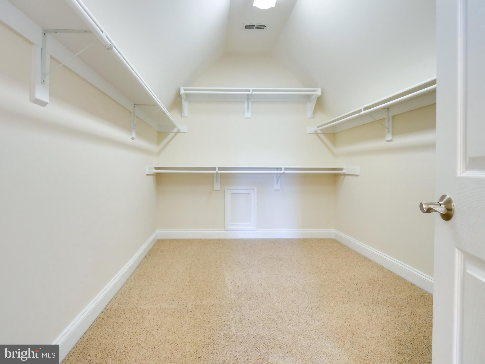 JAMES LAND - Residential