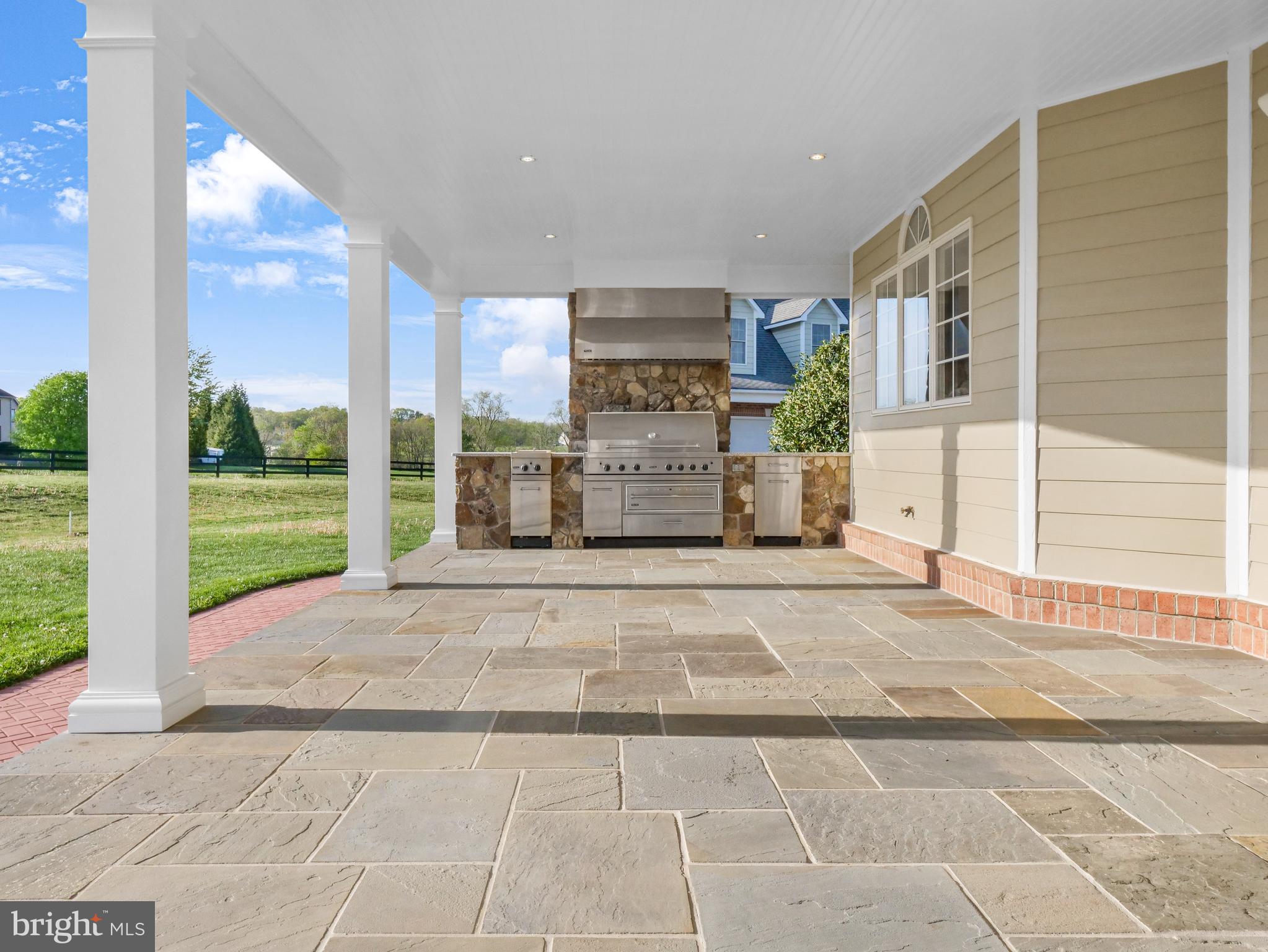 JAMES LAND - Residential