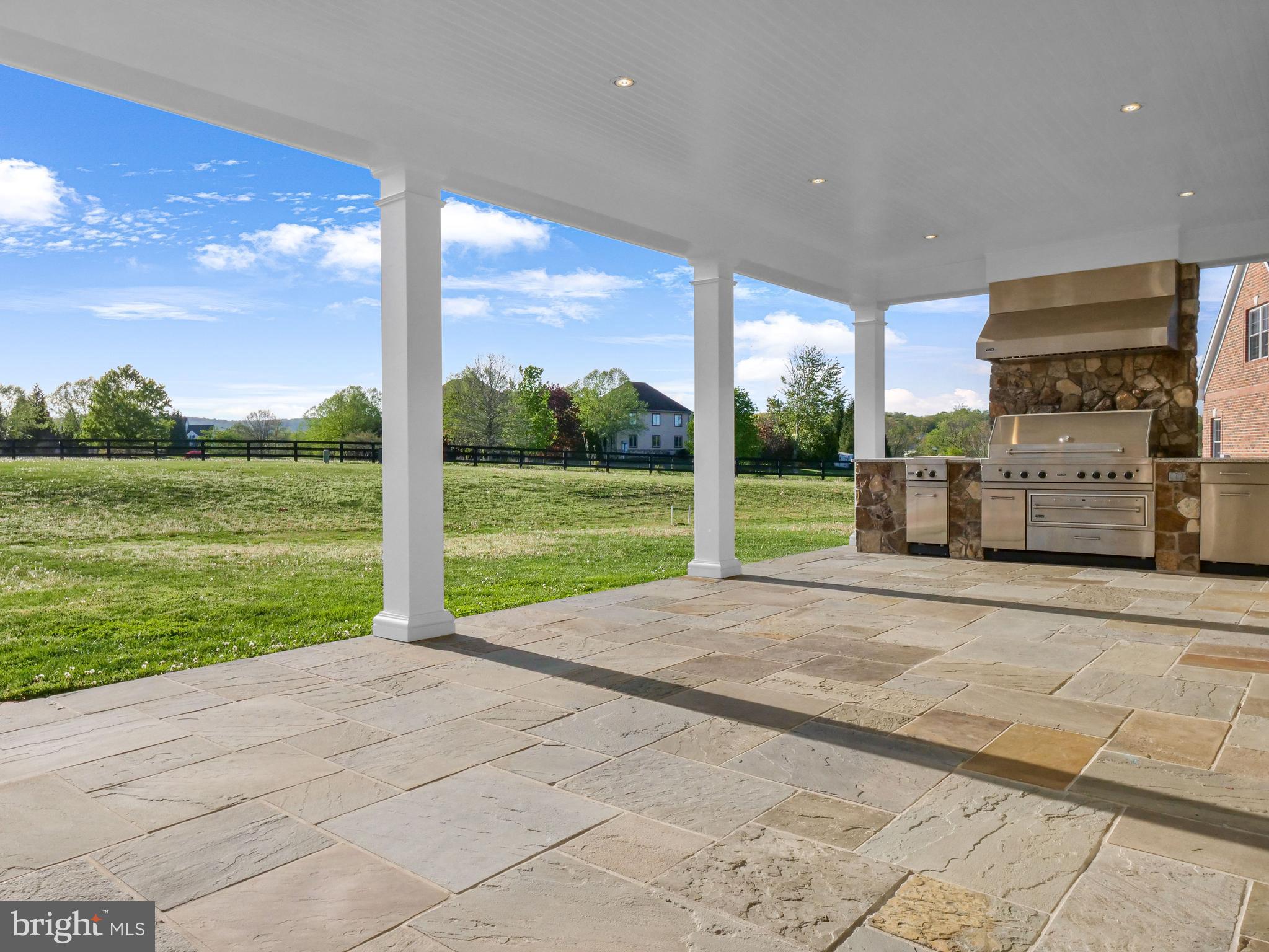 JAMES LAND - Residential